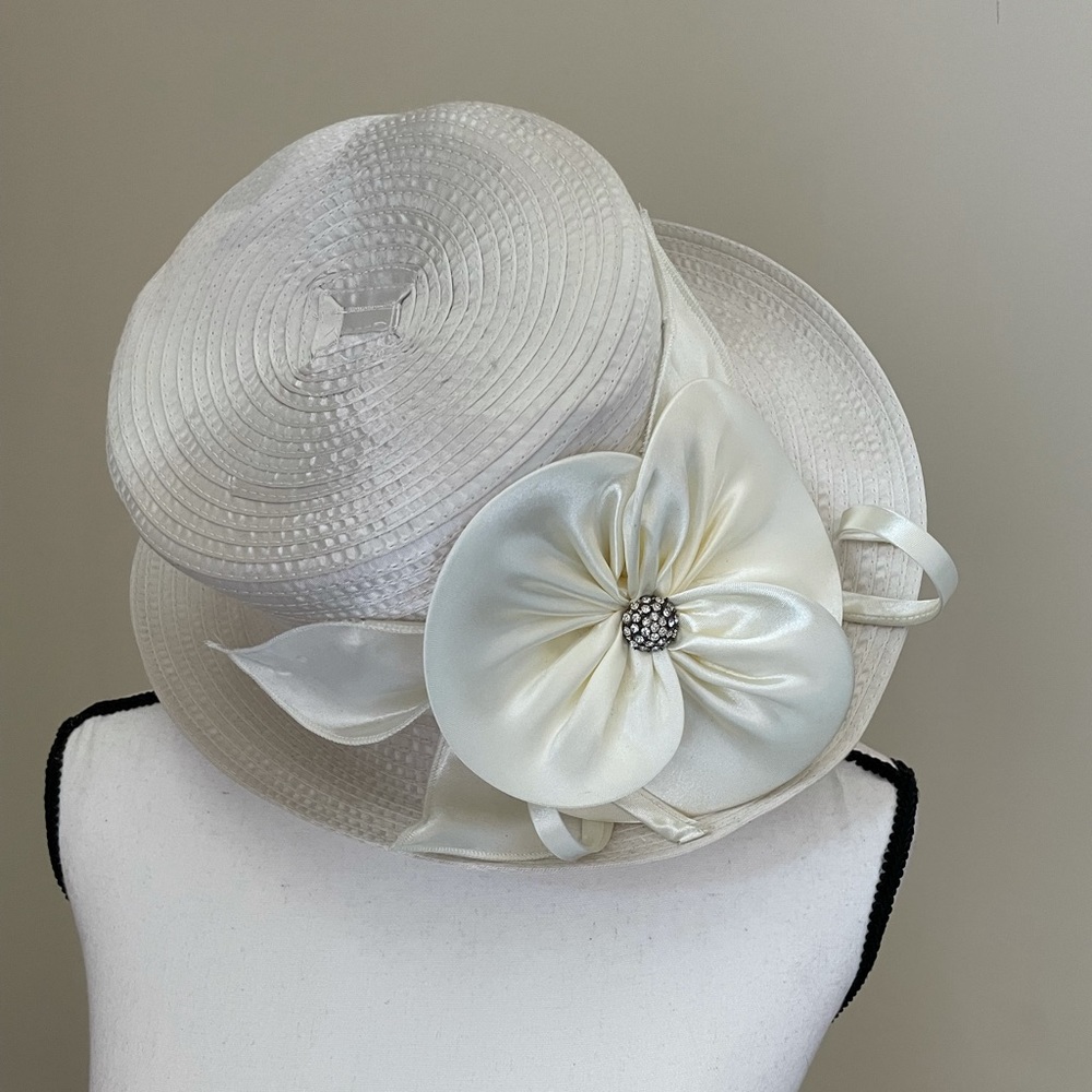 Vintage Swan Hat New York White Hat W/ Flower